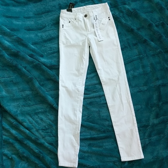 Skinny Jeans - Picture 2 of 4