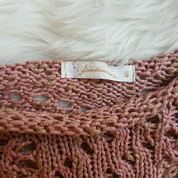 Crochet cropped top with golden thread. - Picture 4 of 5