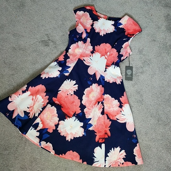 Vince Camuto Dresses & Skirts - Vince Camuto Floral Dress