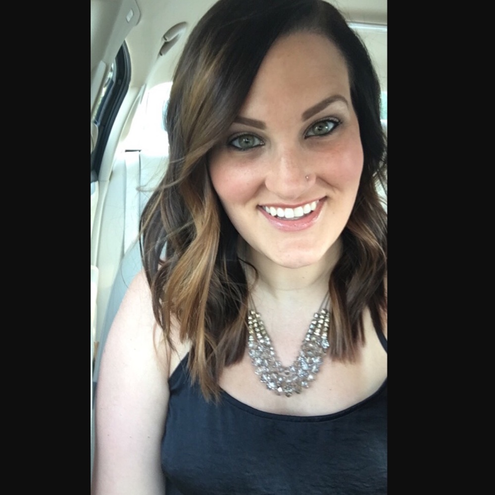 Meet your Posher Mandi !! 💜💛