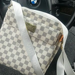 Louis vuitton shoulder bag