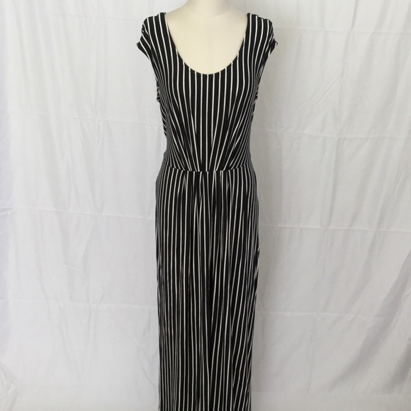NWOT Isaac Mizrahi Black and White Striped Maxi - Picture 1 of 7