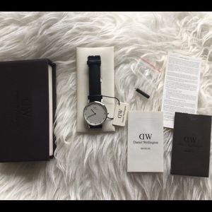 NEW!!! Daniel Wellington classy Sheffield watch!