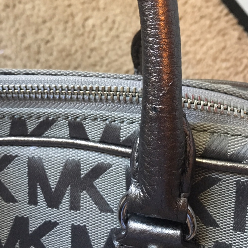 Michael Kors Signature Ice/SLTE/Gun LARGE Satchel - Picture 7 of 7