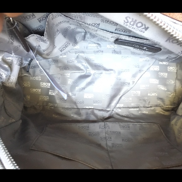 Michael Kors Signature Ice/SLTE/Gun LARGE Satchel - Picture 5 of 7