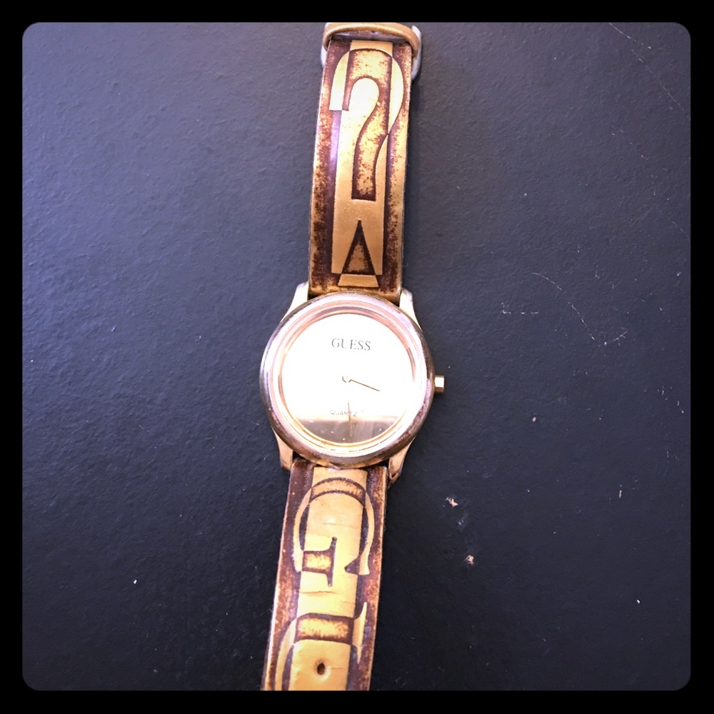 Vintage Guess water resistant watch - leather band