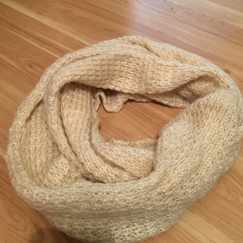 Infiniti scarf