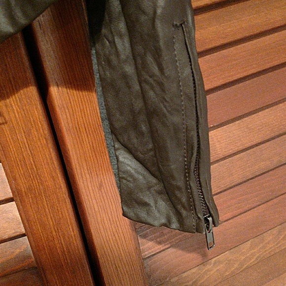 Bomber jacket - Picture 3 of 3