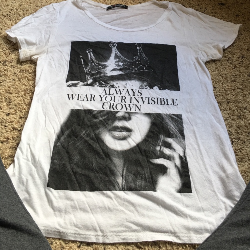 Size small graphic tee