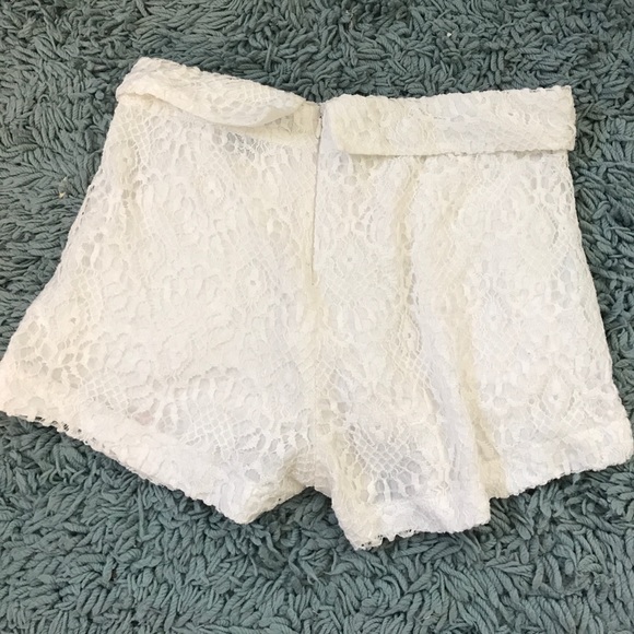 Lace envelope skort - Picture 2 of 2