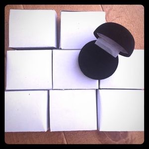 Bundle of 8 velvet ring boxes
