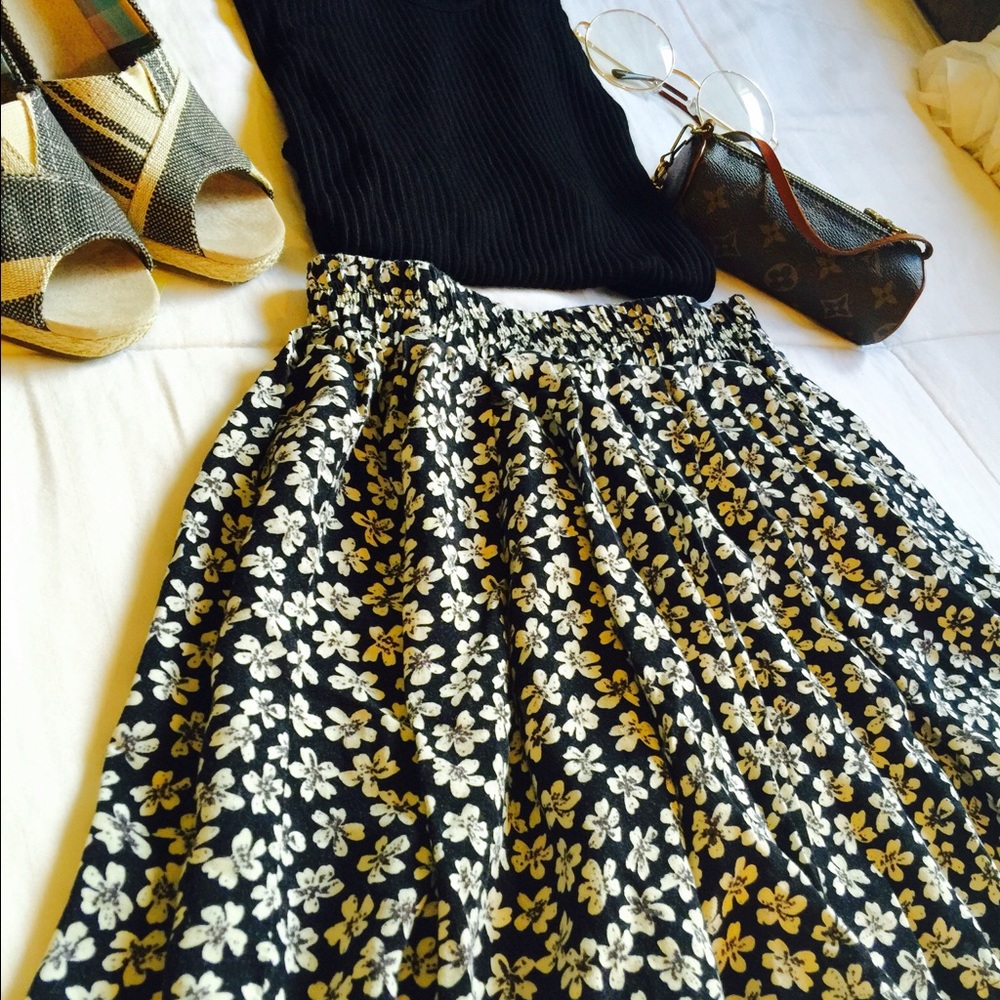 BRANDY MELVILLE MINI SKIRT