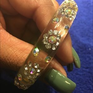 Beautiful clear and delicate stones bracelet