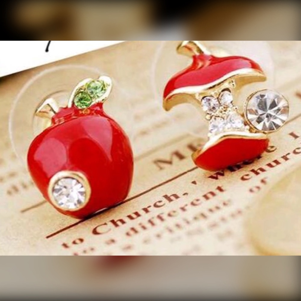 ✨Crystal Apple stud earrings ✨