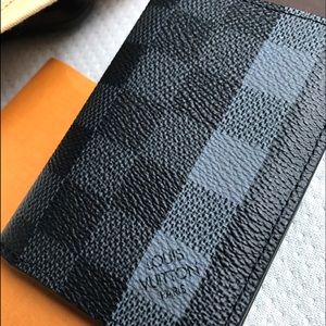 Almost new Louis Vuitton pocket organizer men's