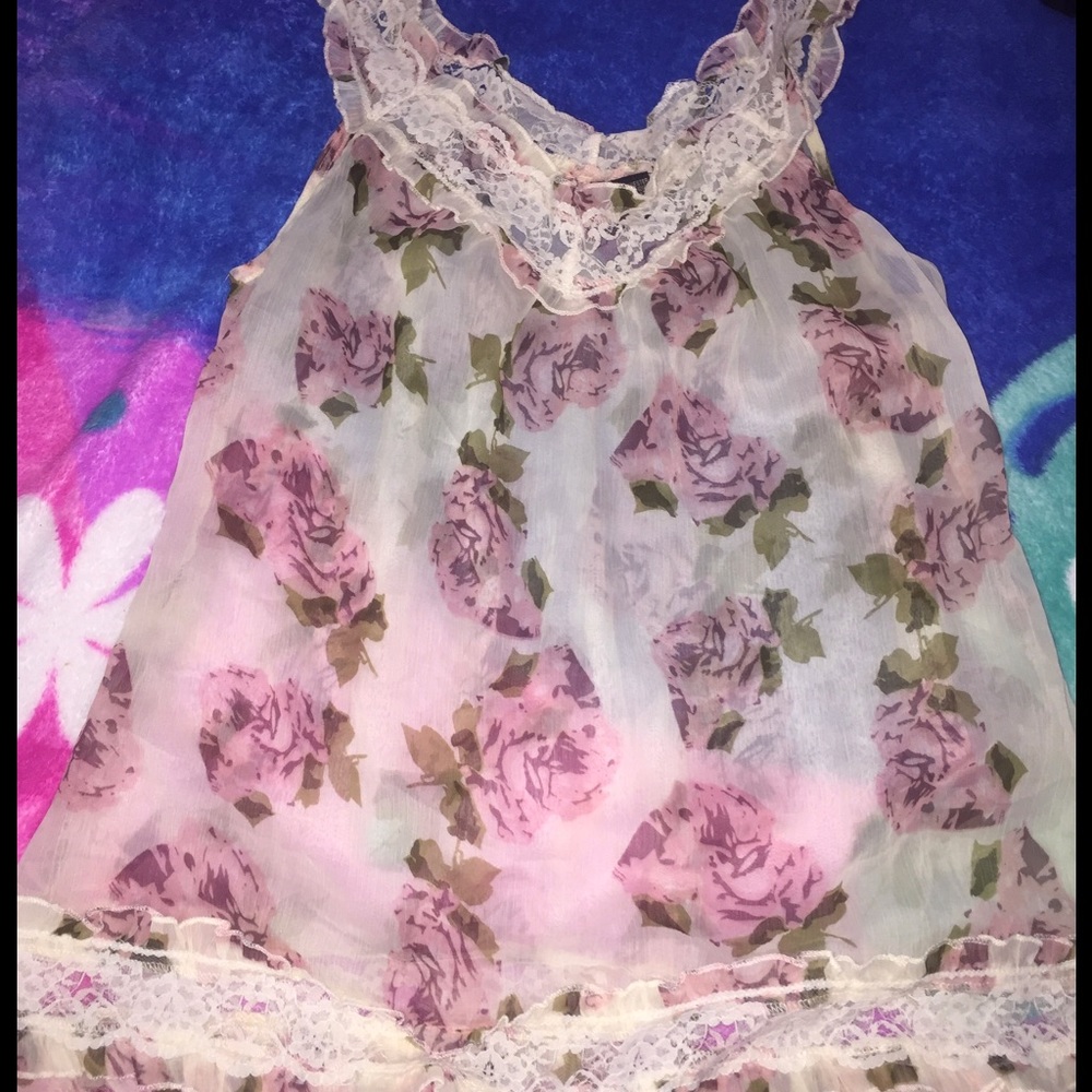 Sweetheart sheer floral & lace top