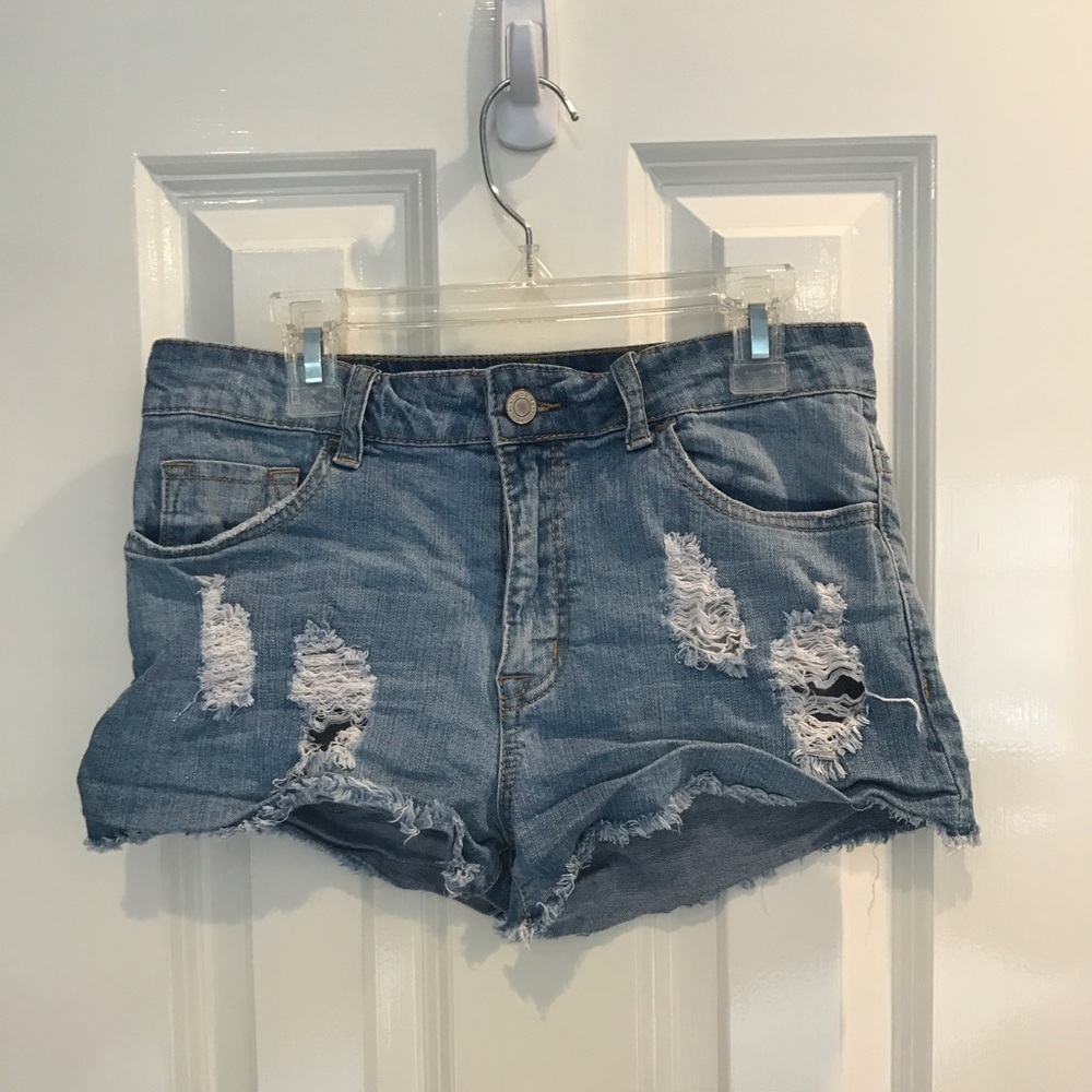 High wasted ripped denim shorts