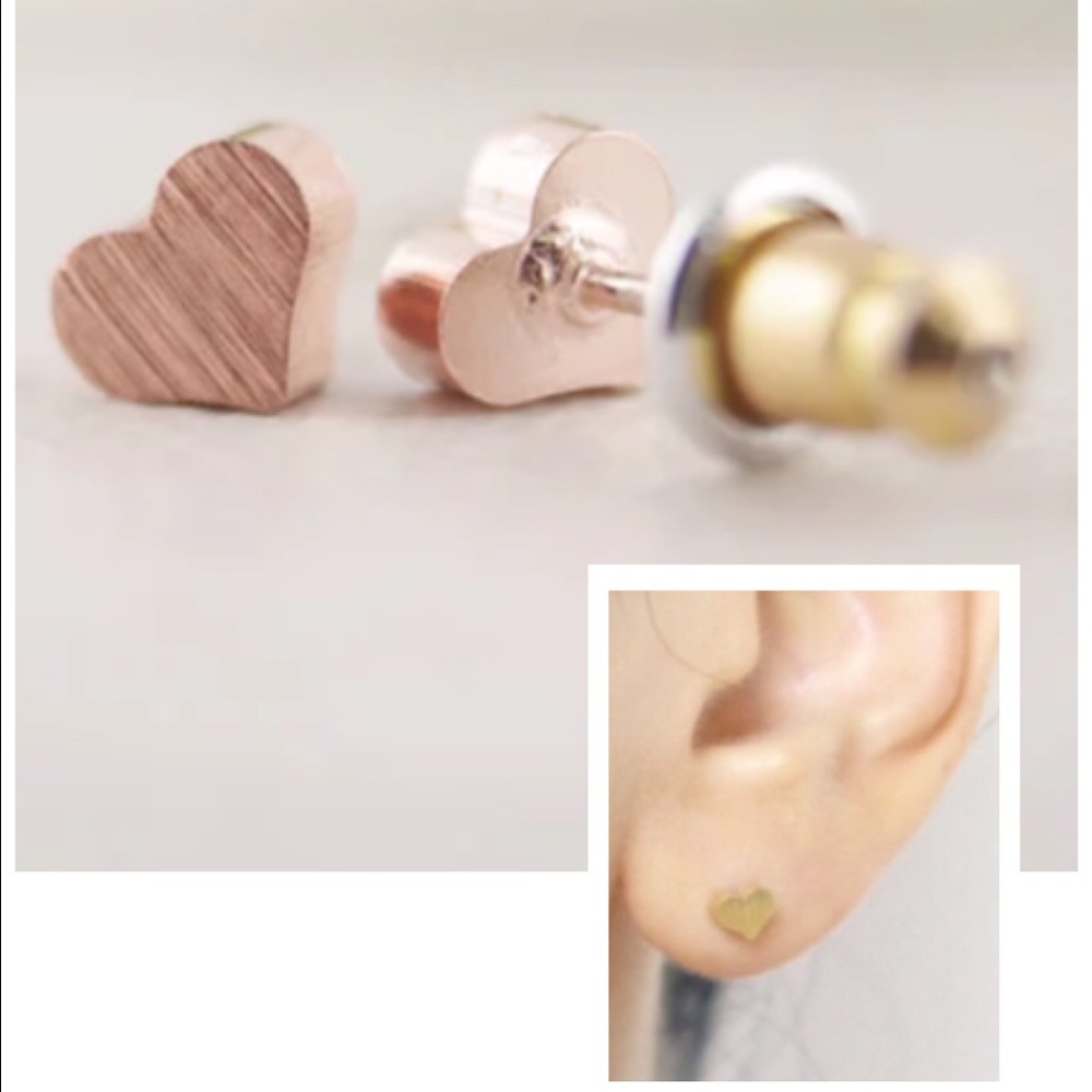 ✨ Heart stud earrings✨
