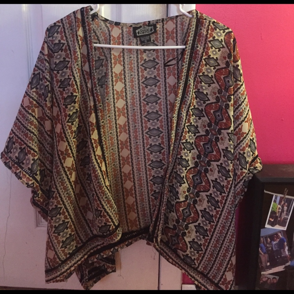 Patterned kimono with lace detail
