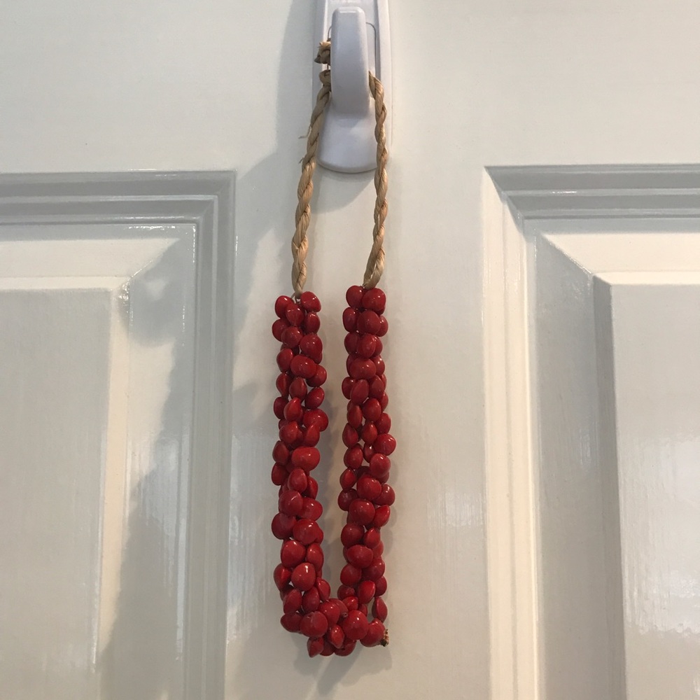 Red Cuban beach pebbled short necklace