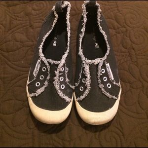 ❌Slip on black shoes❌