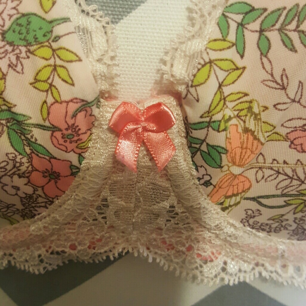 Perfect VS bra for Spring! - Picture 2 of 4