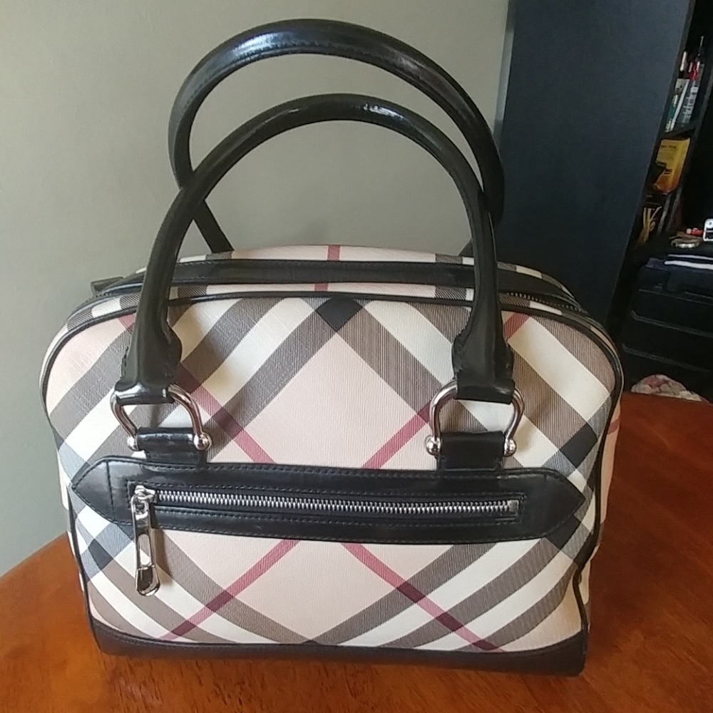SOLD ON TRADESY AUTHENTIC BURBERRY HANDBAG