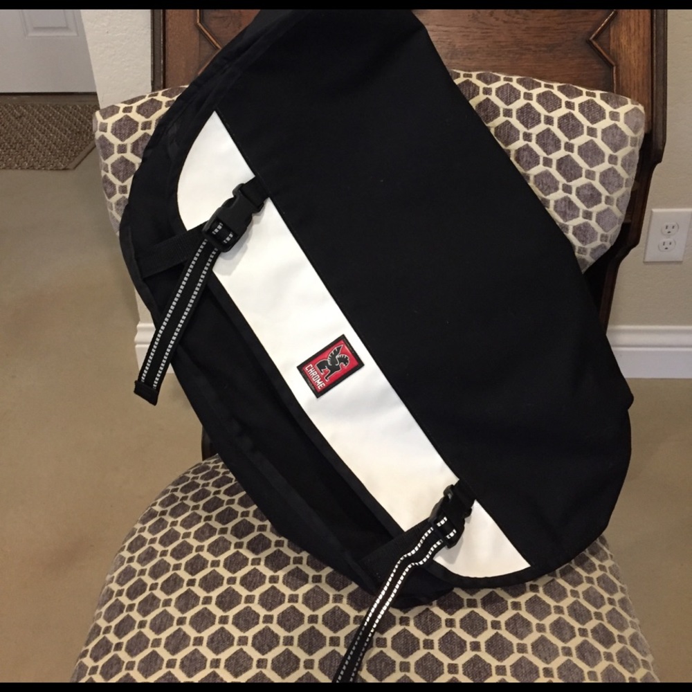 XL Chrome Messenger Bag in Great Used Condition