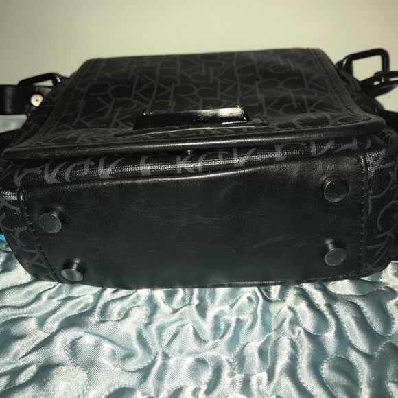 Calvin Klein Small Crossbody Bag - Picture 5 of 5