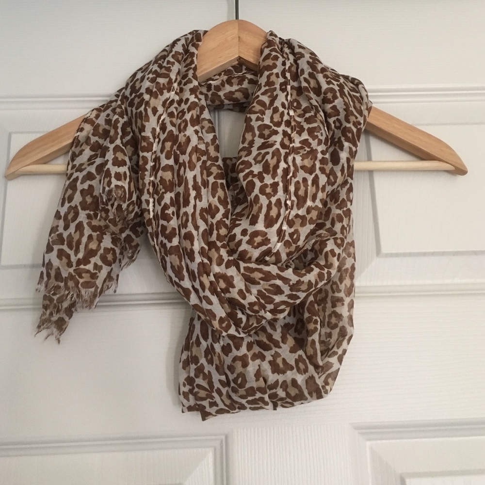 ‼️FREE‼️ Leopard scarf with purchase of bundle!