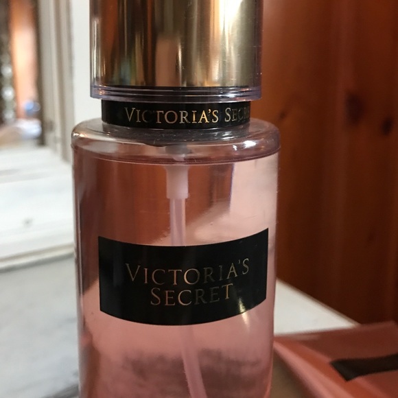 VS Blush Lotion and Mist - Picture 2 of 3