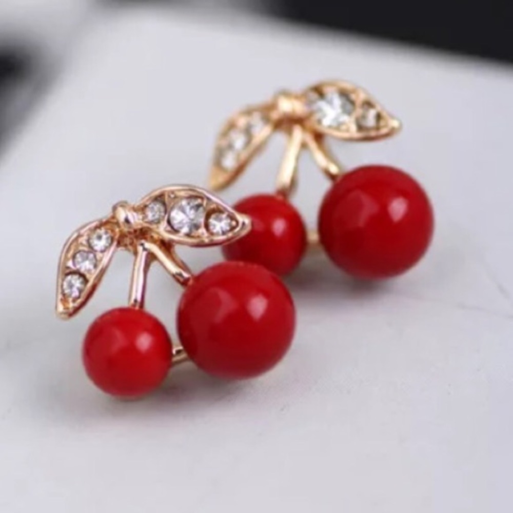 🍒Beautiful cherry stud💫earrings🍒