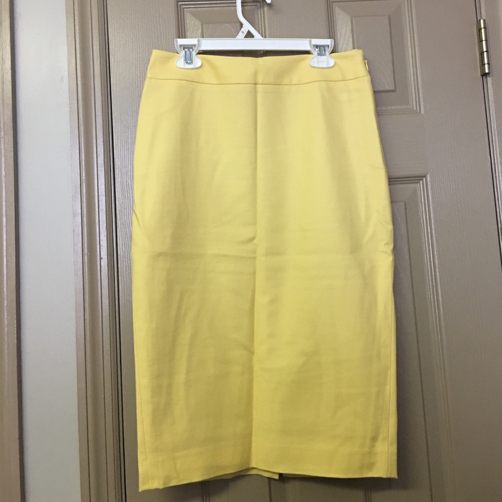 Soft yellow pencil skirt