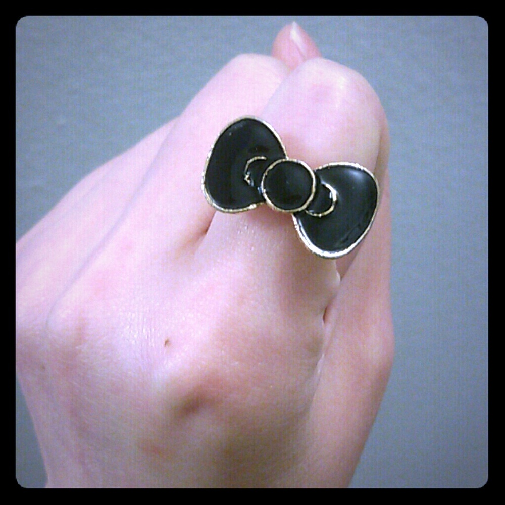 Black gold hello kitty bow ring