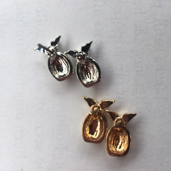 🆕 Silver Pineapple Earring Studs - Picture 2 of 3