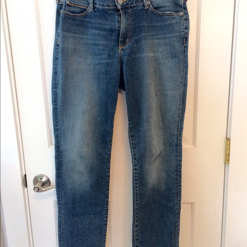 Eddie Bauer straight leg Jean