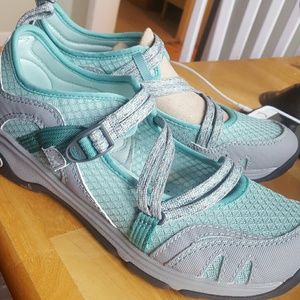 Women's Chaco's Outcross