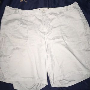 Gloria Vanderbilt Khaki shorts