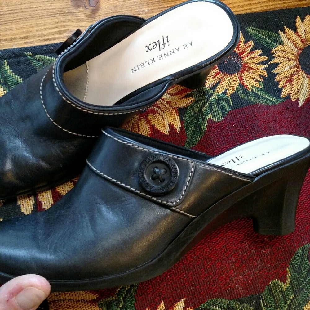 Anne Klein leather shoes