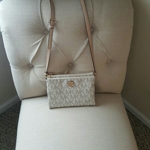 Michael kors crossbody bag