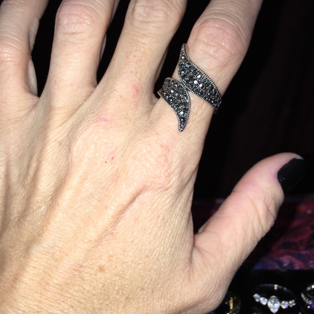 Stainless steel ring with either obsidian or onyx