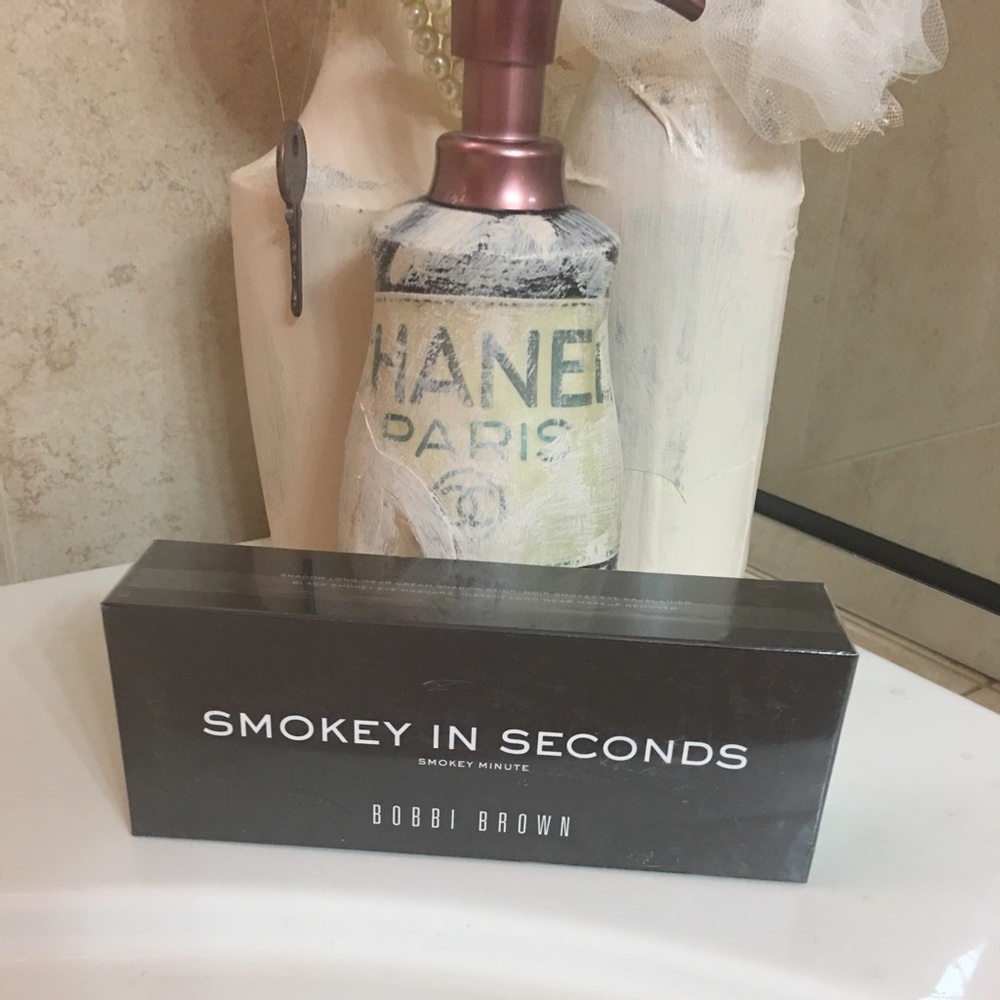 1HR FLASH SALE⚡️Bobbie brown smoky eyes in seconds