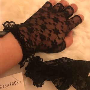 Lace gloves