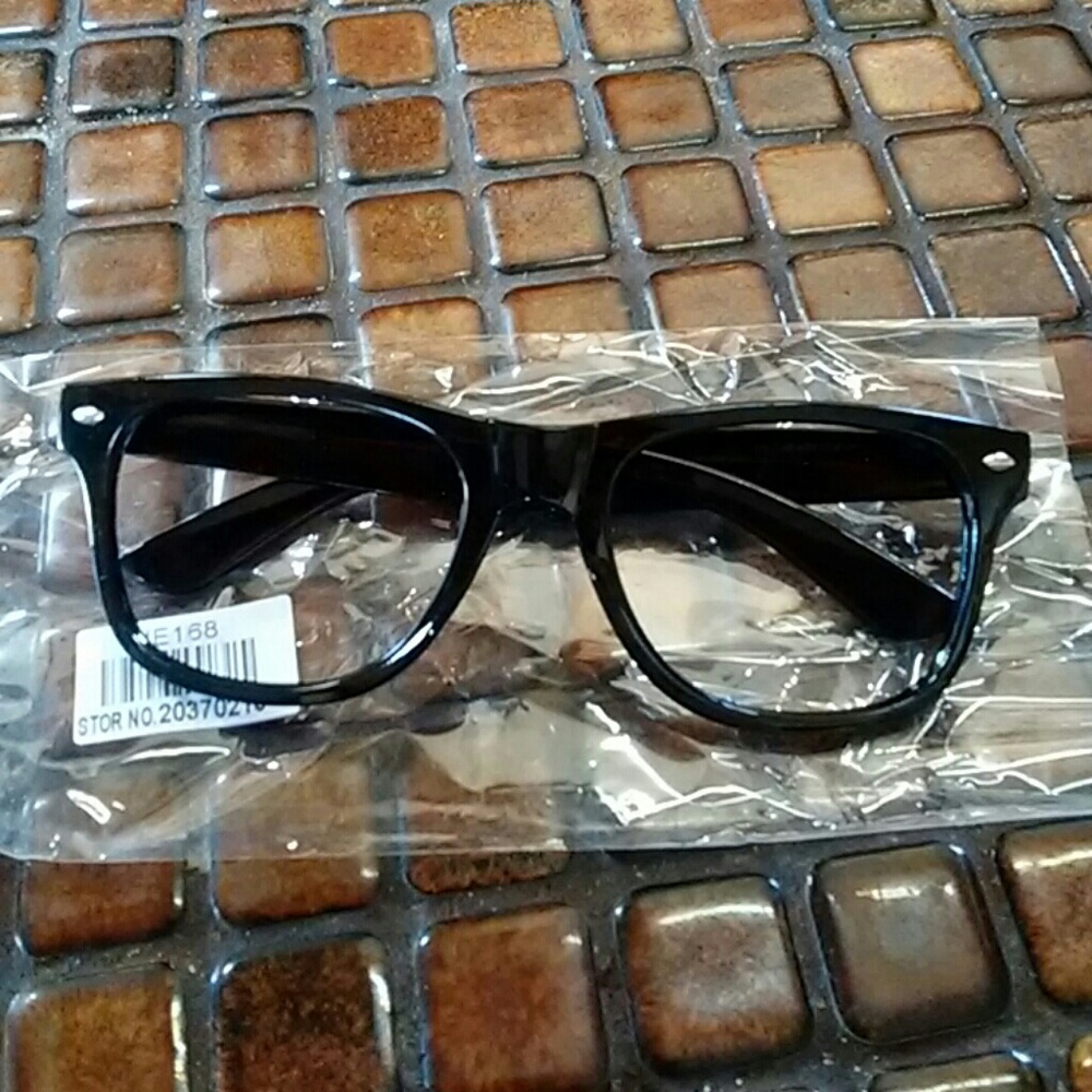 Lensless fashion frames