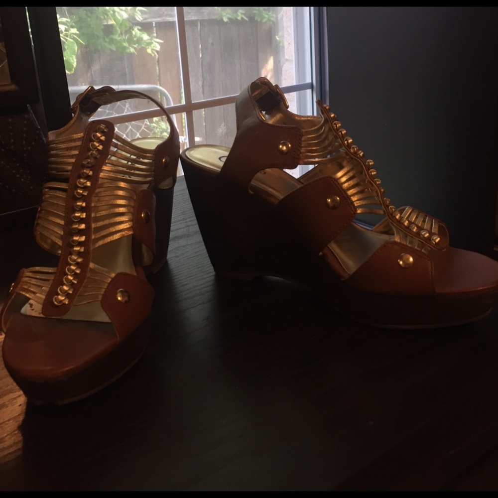 Candie's brown and gold wedges