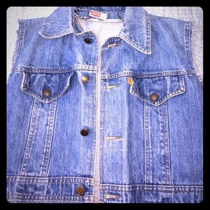 Jean jacket with no sleeves !