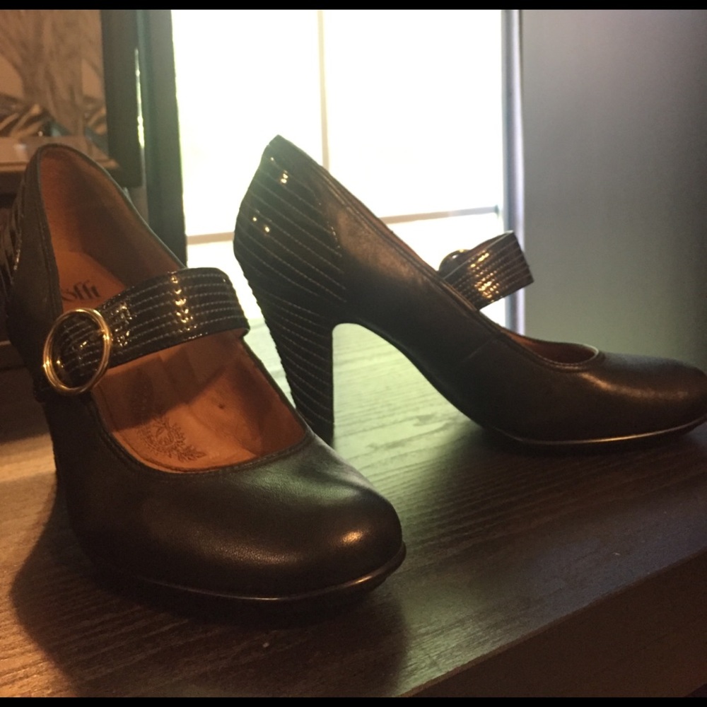 Soft shoes, dressy shoes
