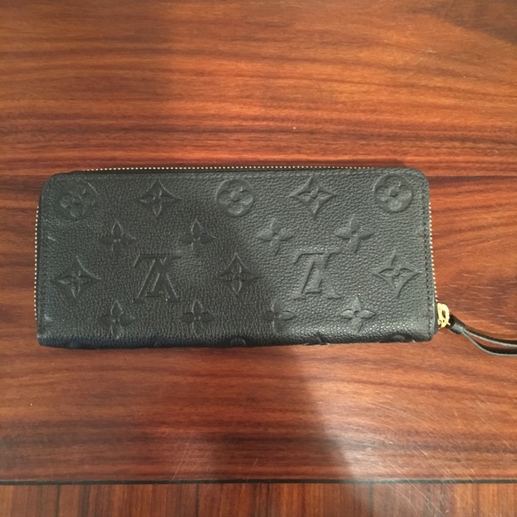 Louie Vuitton zippy wallet - Picture 1 of 6
