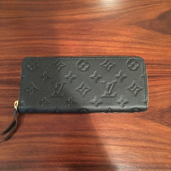 Louie Vuitton zippy wallet - Picture 3 of 6