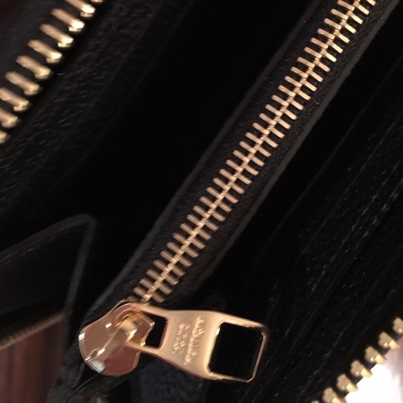 Louie Vuitton zippy wallet - Picture 4 of 6